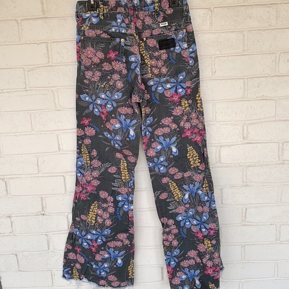 Wrangler Wanderer 622 Printed High-Rise Jeans in Collage Forage - Picture 6 of 11